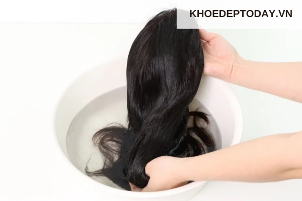 Vì sao cần gội tóc giả?
