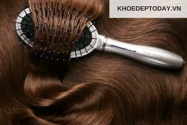 Bước 1: Chải tóc trước khi giặt