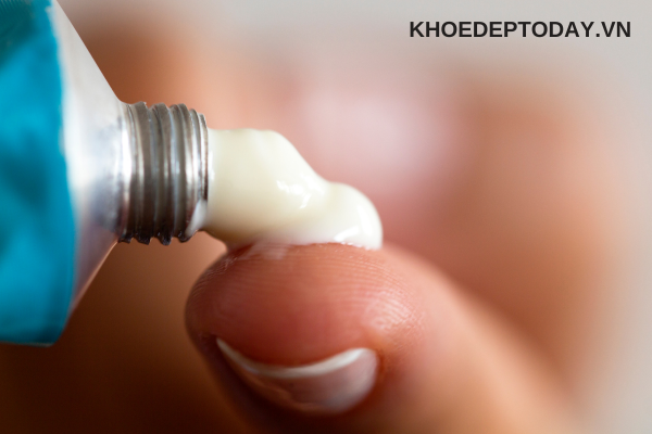 Làm thế nào để hạn chế sẹo sau khi xóa chân mày bằng laser?