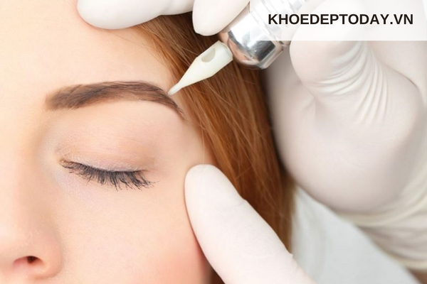 Xoá chân mày điêu khắc có để lại sẹo không?